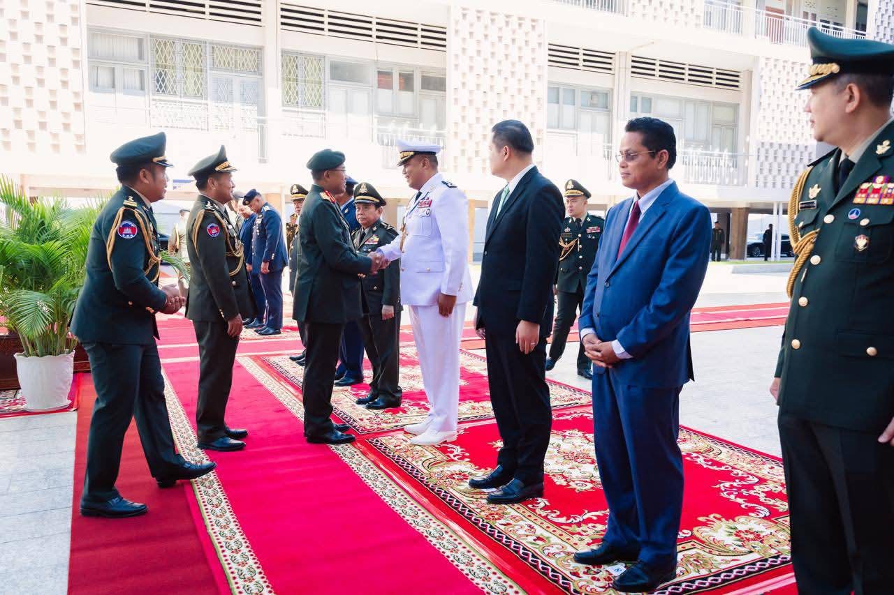   ឯកឧត្តម ឧត្តមនាវីឯក ទៀ សុខា មេបញ្ជាការកងទ័ពជើងទឹក អញ្ជើញចូលរួមកិច្ចប្រជុំទ្វេភាគីរវាង ឯកឧត្តម នាយឧត្តមសេនីយ៍ វង្ស ពិសេន ជាមួយអគ្គមេបញ្ជាការកងទ័ពម៉ាទ្បេសុី នៅអគ្គបញ្ជាការដ្នាន នៃកងយោធពលខេមរភូមិន្ទ