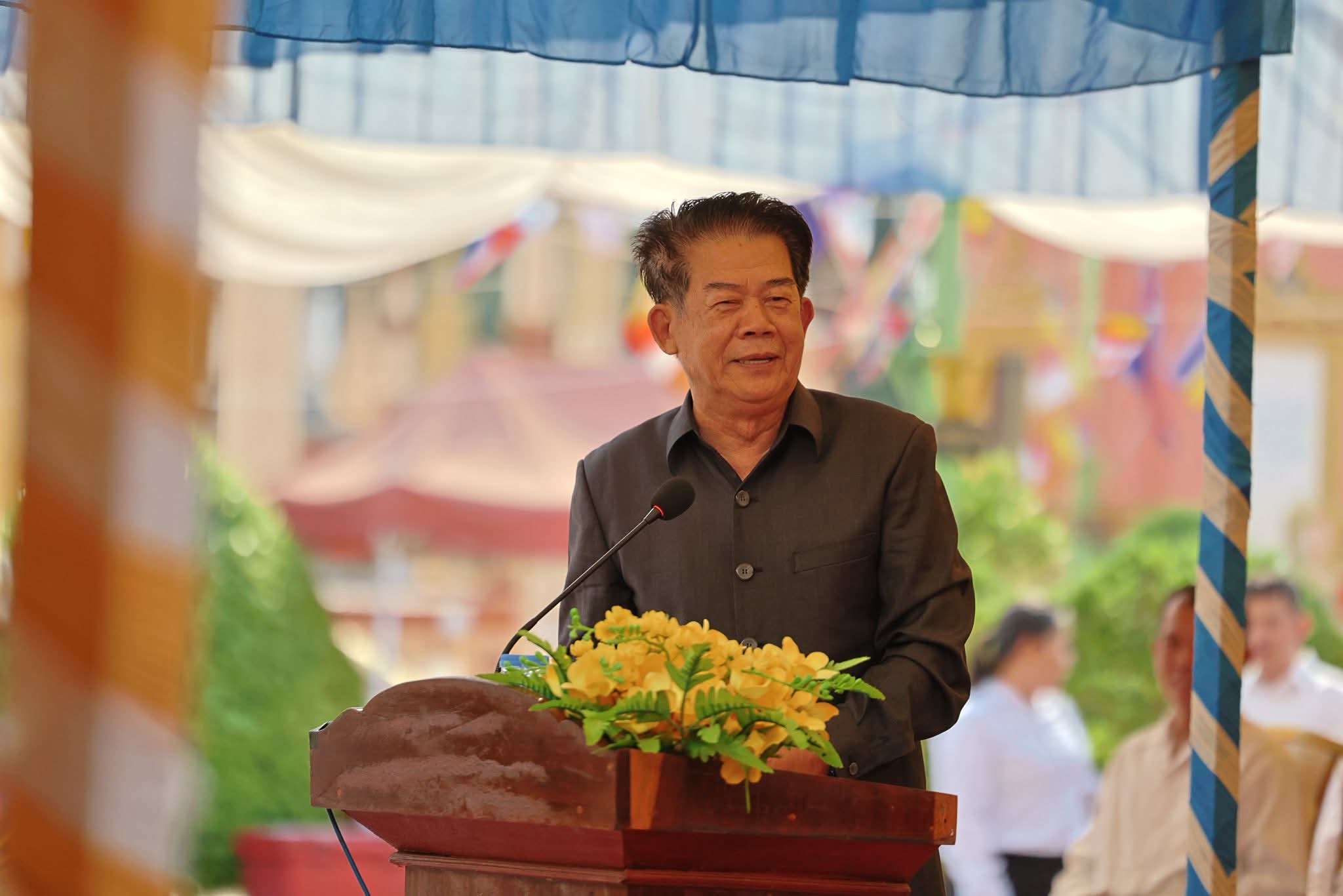 &nbsp; ឯកឧត្តម លូ គឹមឈន់ ប្រធានក្រុមការងាររាជរដ្ឋាភិបាល ចុះមូលដ្ឋានស្រុកស្រីសន្ធរ អញ្ជើញជាអធិបតីដ៏ខ្ពង់ខ្ពស់ ក្នុងពិធីសម្ពោធ ឆ្លងផ្លូវបេតុង និងសមិទ្ធផលផ្សេងៗនៅក្នុងភូមិ និងវត្តពោធិយាគង្គារាម ហៅវត្តចុងបឹងក្នុង ស្ថិតនៅឃុំព្រែកដំបូក ស្រុកស្រីសន្ធរ ខេត្តកំពង់ចាម