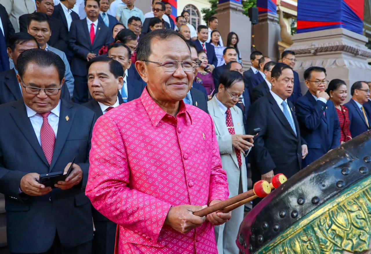   រដ្ឋសភាកម្ពុជា រៀបចំពិធីវាយគង ទូងស្គរ អបអរសាទរ ការចុះ បូជនីយដ្ឋានចងចាំនៃកម្ពុជា៖ ពីទីតាំងឧក្រិដ្ឋកម្មមកជា មណ្ឌលផ្សះផ្សានិងសន្តិភាព ក្នុងបញ្ជីបេតិកភណ្ឌពិភពលោក