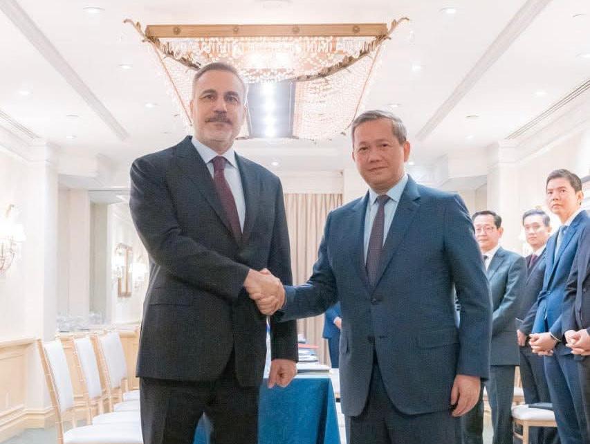 &nbsp; សម្ដេចមហាបវរធិបតី ហ៊ុន ម៉ាណែត នាយករដ្នមន្ត្រីនៃព្រះរាជាណាចក្រកម្ពុជា អញ្ចើញជួបជាមួយឯកឧត្តម Hakan Fidan រដ្ឋមន្ត្រីការបរទេសតួកគី ក្នុងជំនួបសម្តែងការគួរសម និងពិភាក្សាការងារ នៅសហរដ្នអាមេរិក