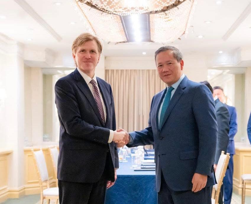 &nbsp; សម្ដេចមហាបវរធិបតី ហ៊ុន ម៉ាណែត អញ្ចើញដឹកនាំគណៈប្រតិភូជាន់ខ្ពស់កម្ពុជា ជួបជាមួយ ឯកឧត្តម Elbridge A. Colby អនុរដ្ឋមន្ត្រីសង្គ្រាម សហរដ្ឋអាមេរិក ក្នុងជំនួបសម្តែងការគួរសម និងពិភាក្សាការងារ